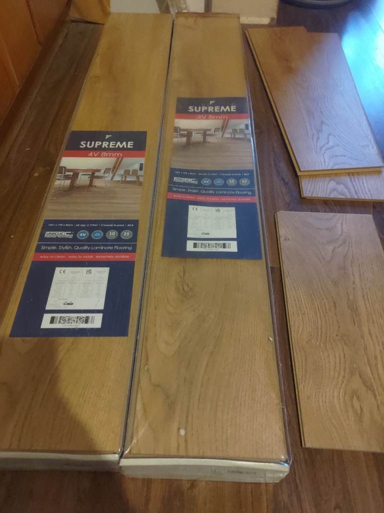 4.1m² laminate flooring Uniclic golden oak