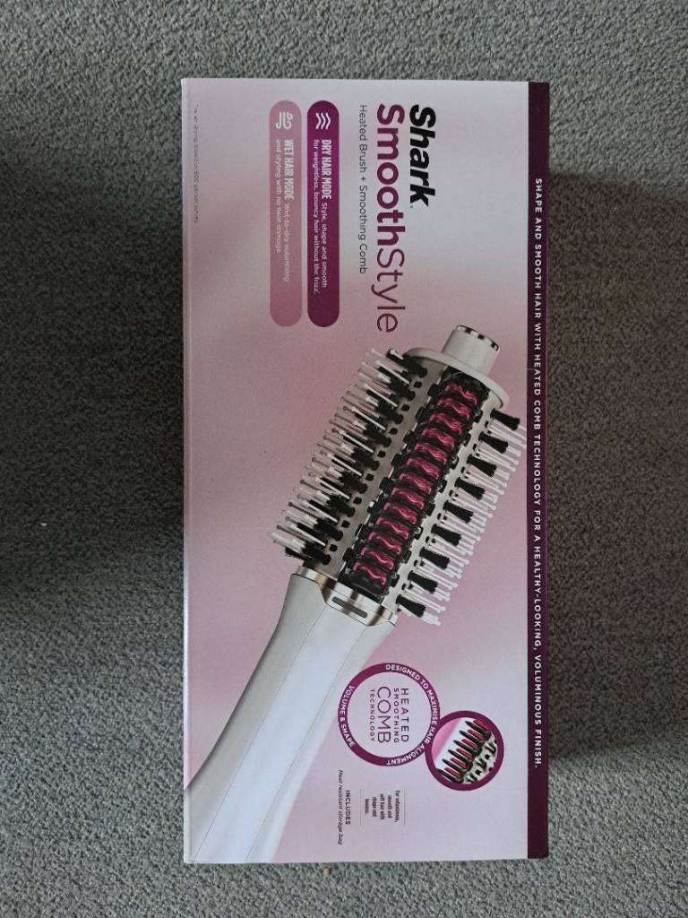 Shark Smoothstyle Heated Brush + Smoothing Comb includes heat Resistant storage bag