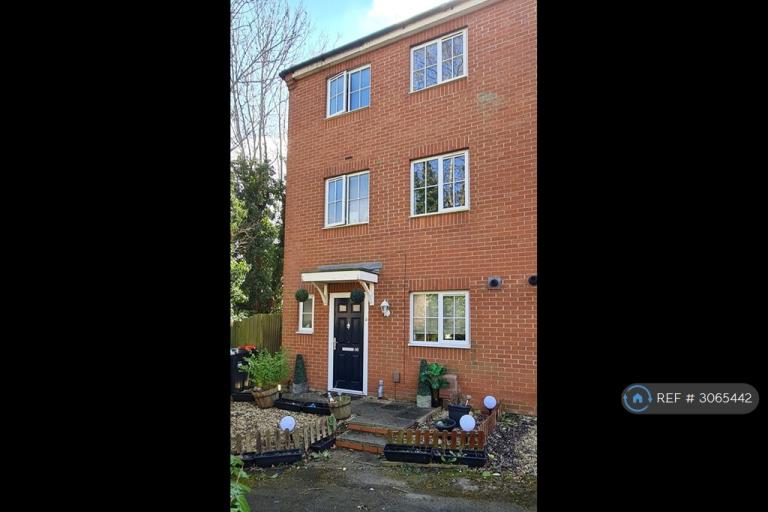 6 bedroom house in Downing Close, Milton Keynes, MK3 (6 bed) (#3065442)