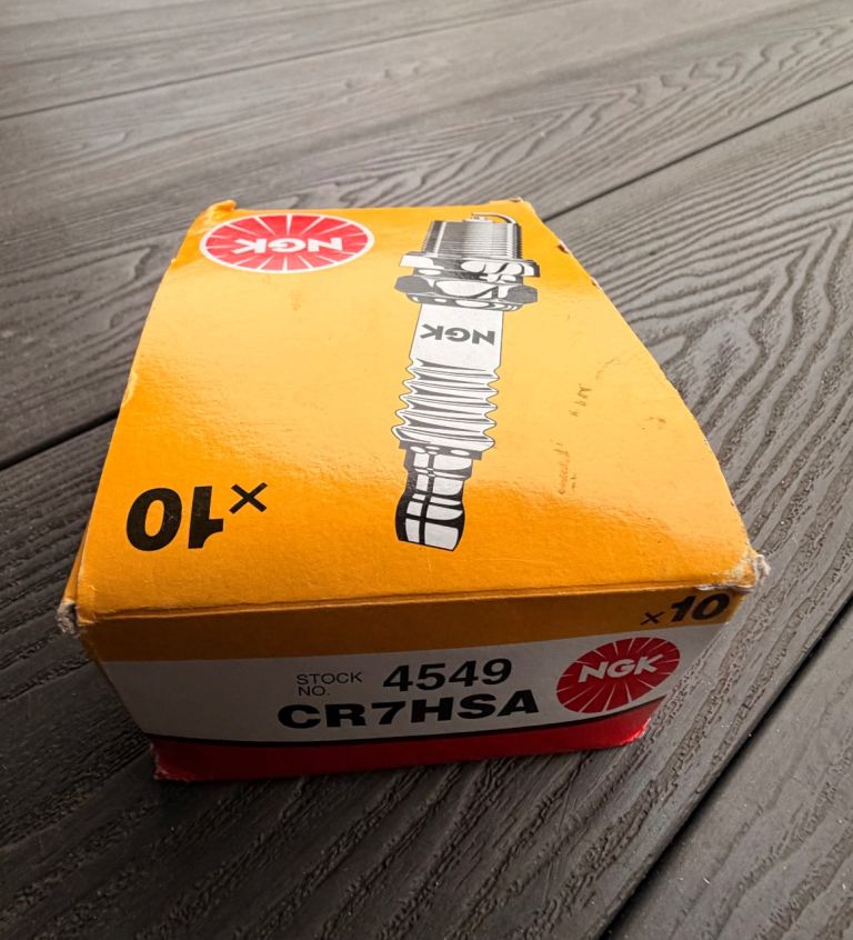 10x NEW GENUINE NGK Replacement SPARK PLUGS CR7HSA Stock No. 4549 