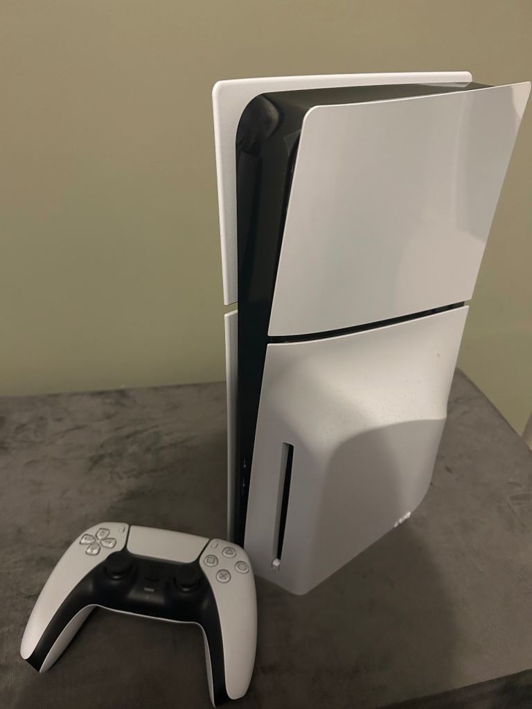 PS5 (2024) slim 1TB with disc drive and controller