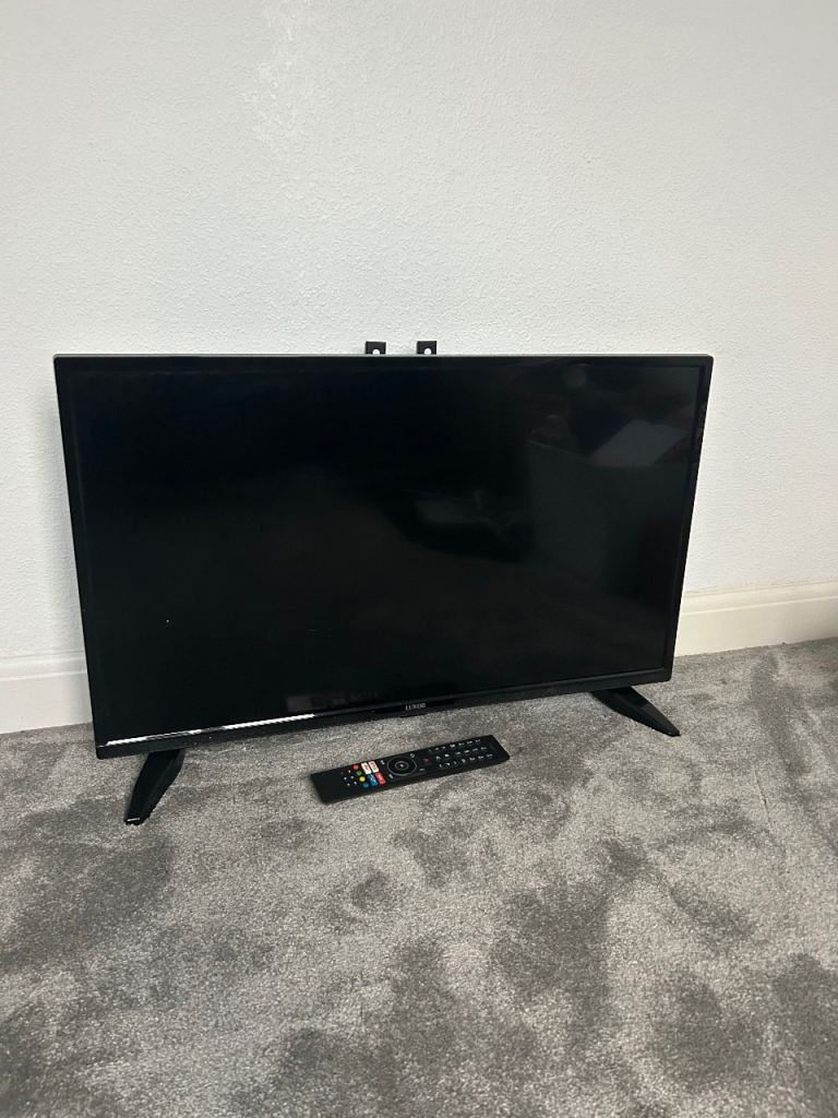 Luxor 32” TV LUX0132002/01 – Remote & Stand Included, Works Perfectly