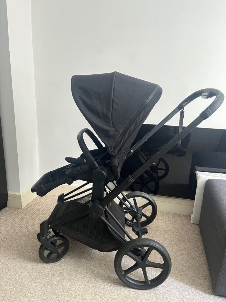 Cybex Priam Matte Black - IN EXCELLENT CONDITION PICK UP ASAP