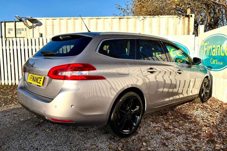 CAN'T GET CREDIT? CALL US! Peugeot 308 SW 1.2 PureTech Tech Edition - £199 DEPOSIT, £66 PER WEEK 