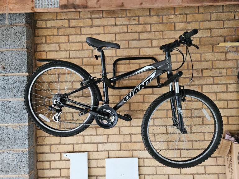 Wall bike rack