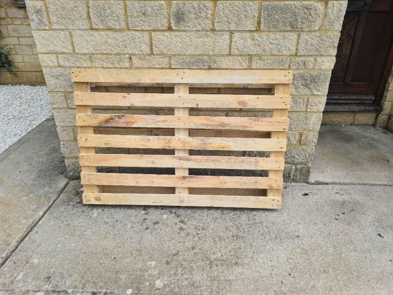 Wooden pallet 120 x 80 cm