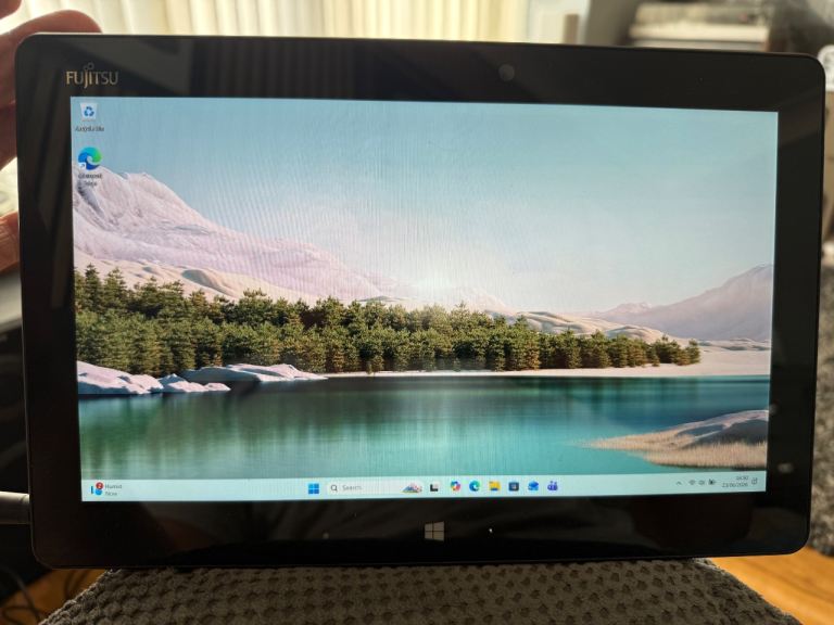 Fujitsu Stylistic Q665 Tablet - Windows 11 - 
