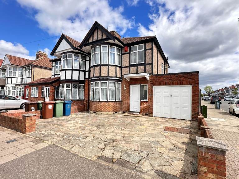 Spacious Family Home in Desirable Kenton Location – Drive - Garden - Parking