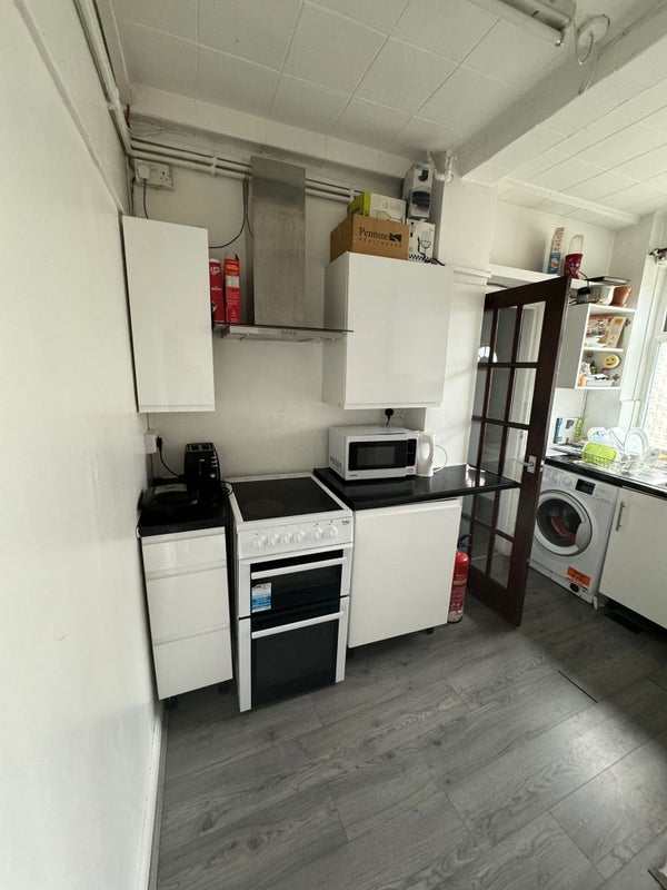 📢 Furnished Room 🌱 Bills Included — Professionals Welcome