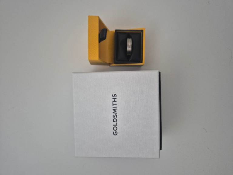 Mens wedding ring size W