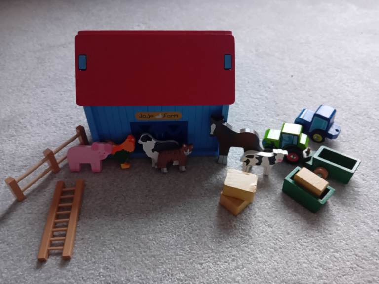 Wooden toy farm ( Jojo )
