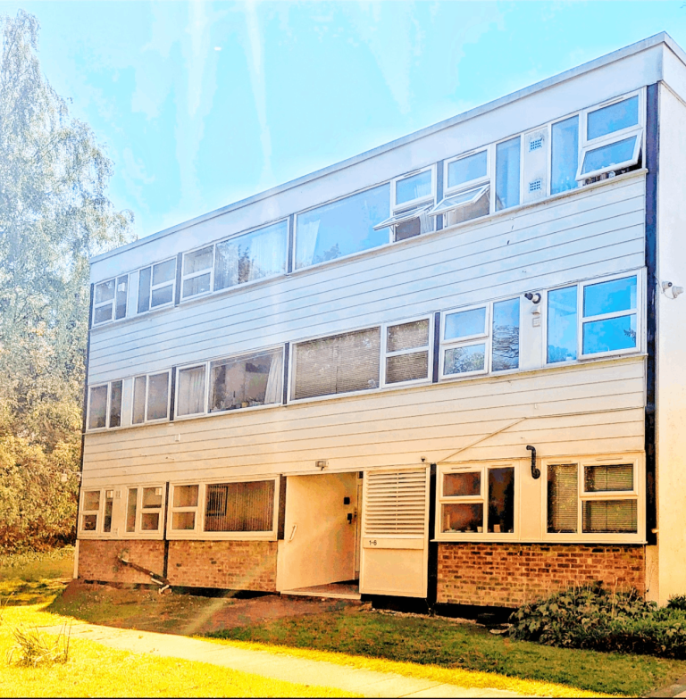 Bright South-Facing Two-Bedroom Flat – Prime Cheltenham Location – £285,000