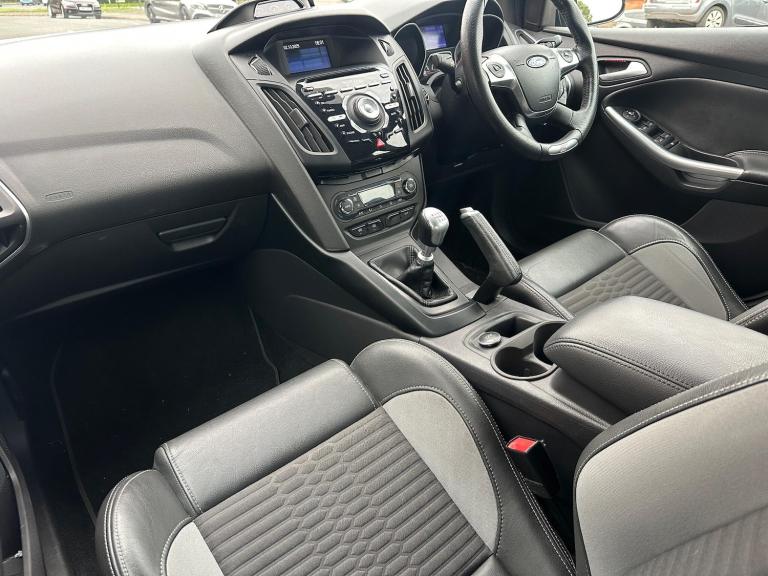 2013 Ford Focus 2.0T EcoBoost ST-2 Euro 5 (s/s) 5dr HATCHBACK Petrol Manual