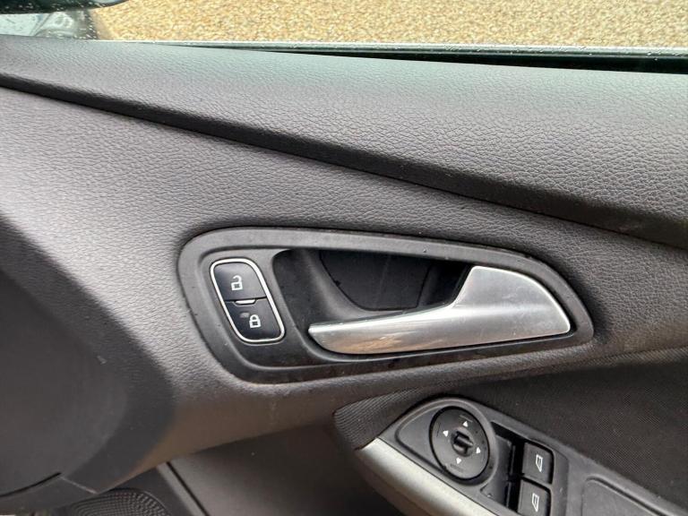 2017 Ford Focus 1.0 EcoBoost 125 Zetec Edition 5dr HATCHBACK PETROL Manual