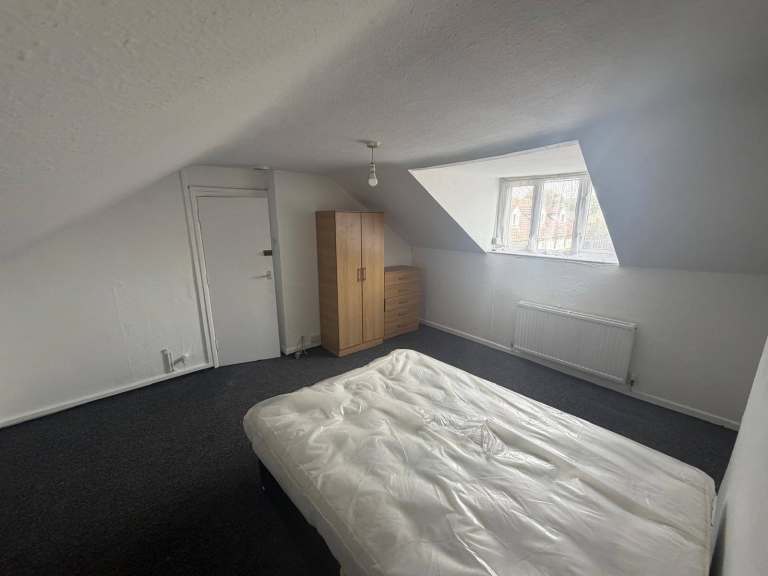 Spacious 1 Room Flat available at 81 St Mary's Road , Oxford OX4 1QD