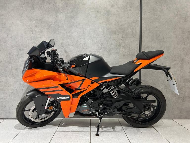 2025 KTM R125 - 2338 miles - STUNNING!