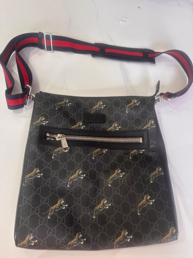 Gucci gg supreme bag limited edition 
