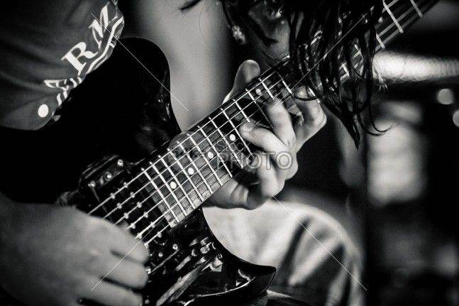 Metal band looking for guitarist and bassist