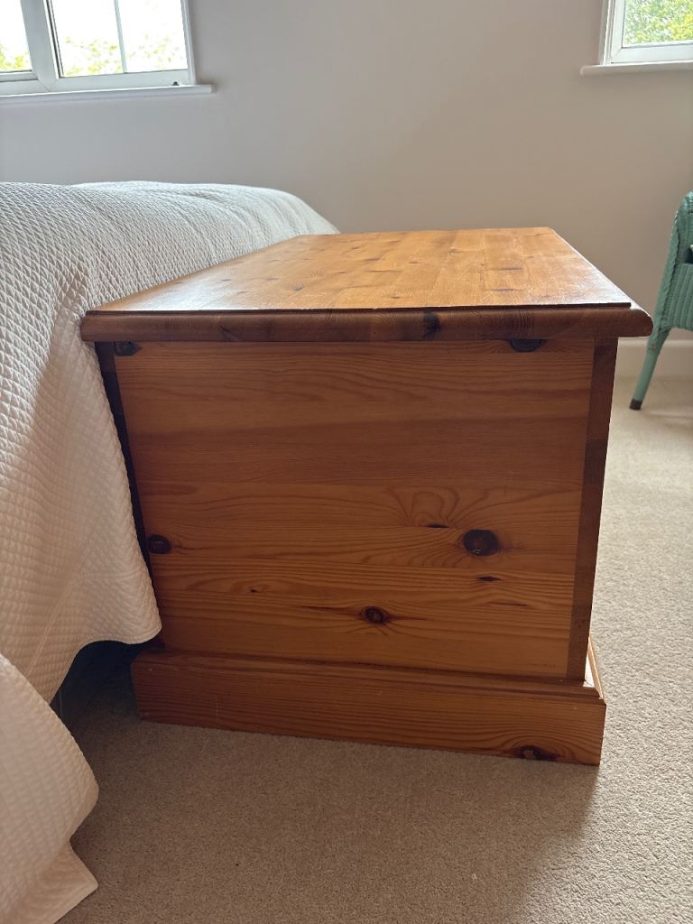 EX JOHN LEWIS SOLID PINE BLANKET BOX
