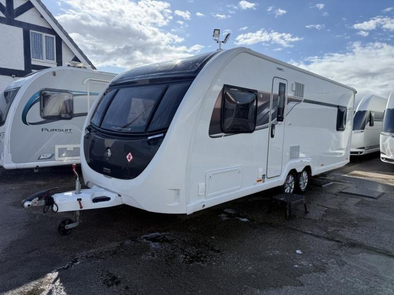 2020 SWIFT Challenger x835 4 Berth fixed island bed