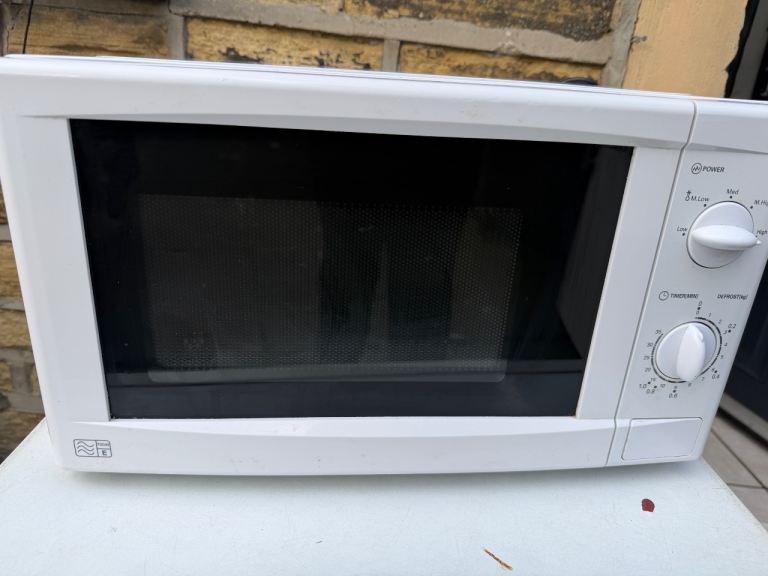 White Microwave Oven – Good Condition