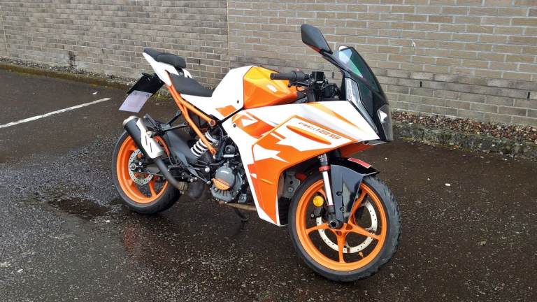 2024 KTM RC 125 White with Black Frame Cat N