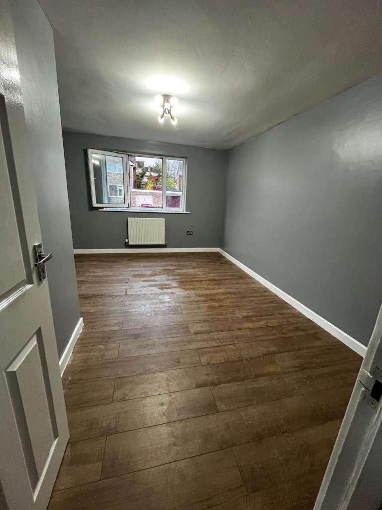 One big double room for short let