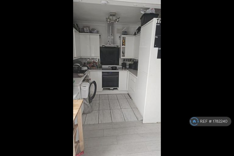 1 bedroom in Upminster Road North, Rainham, RM13 (#1782240)