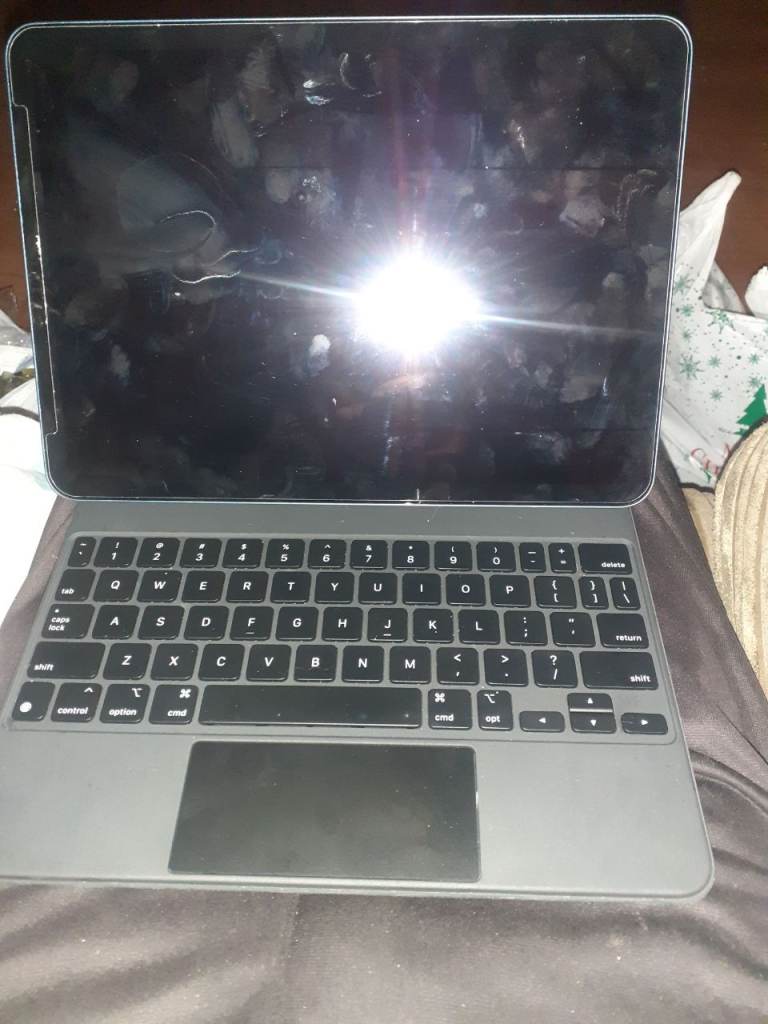 Apple iPad Pro with Magic Keyboard Case – Good Condition