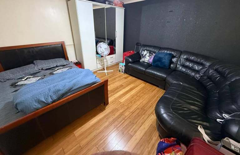 image for DOUBLE  ROOM  IN  ILFORD  AVAILABLE  ON  SEVEN  KINGS  ROAD  IG3 8DQ