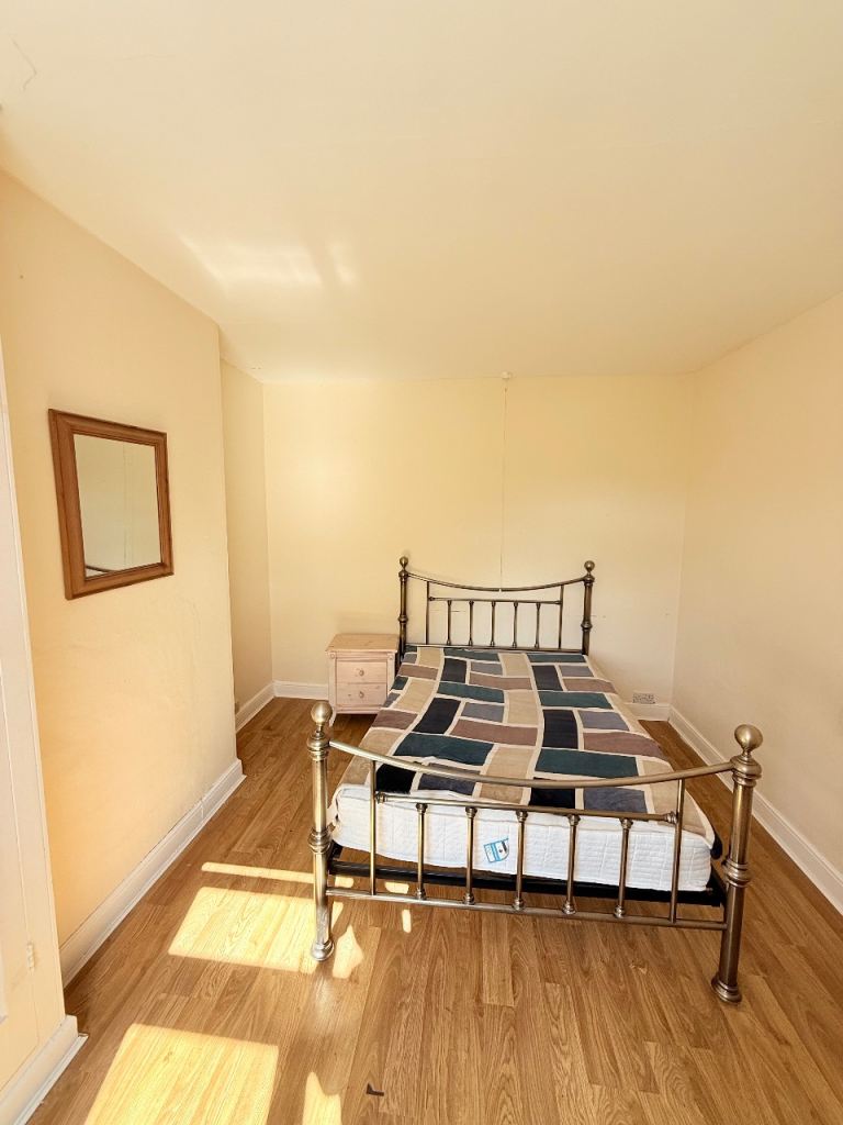 Double bed room for rent 