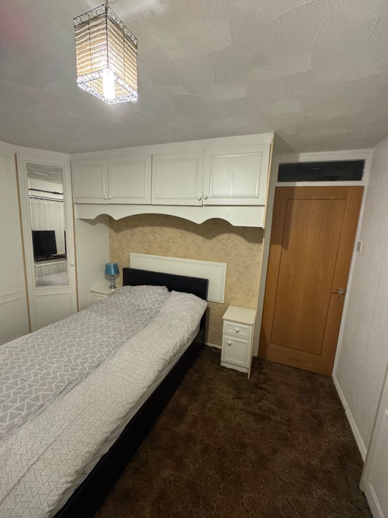 Large Furnished Double Room Available – All Bills Included – West Denton m