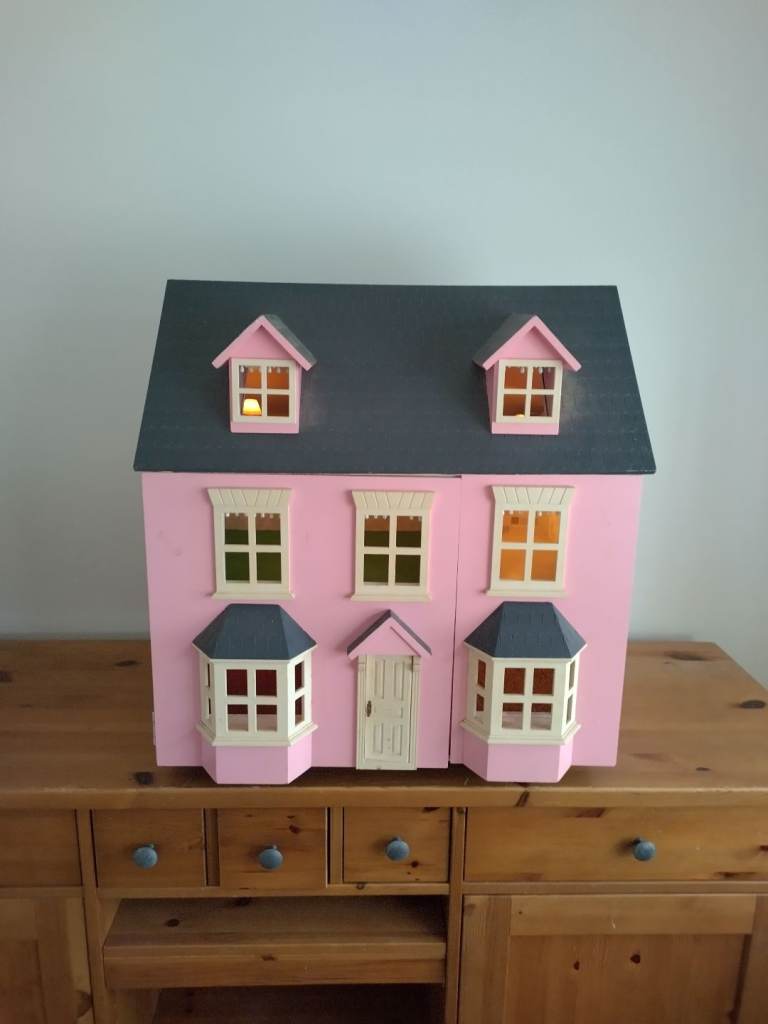 Dolls house, with lights, wheels + decorated 