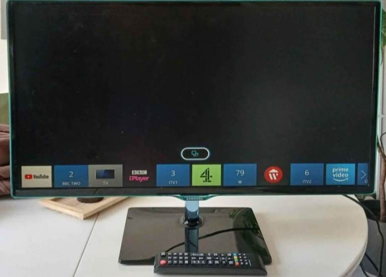 SAMSUNG 28" SMART LED TV