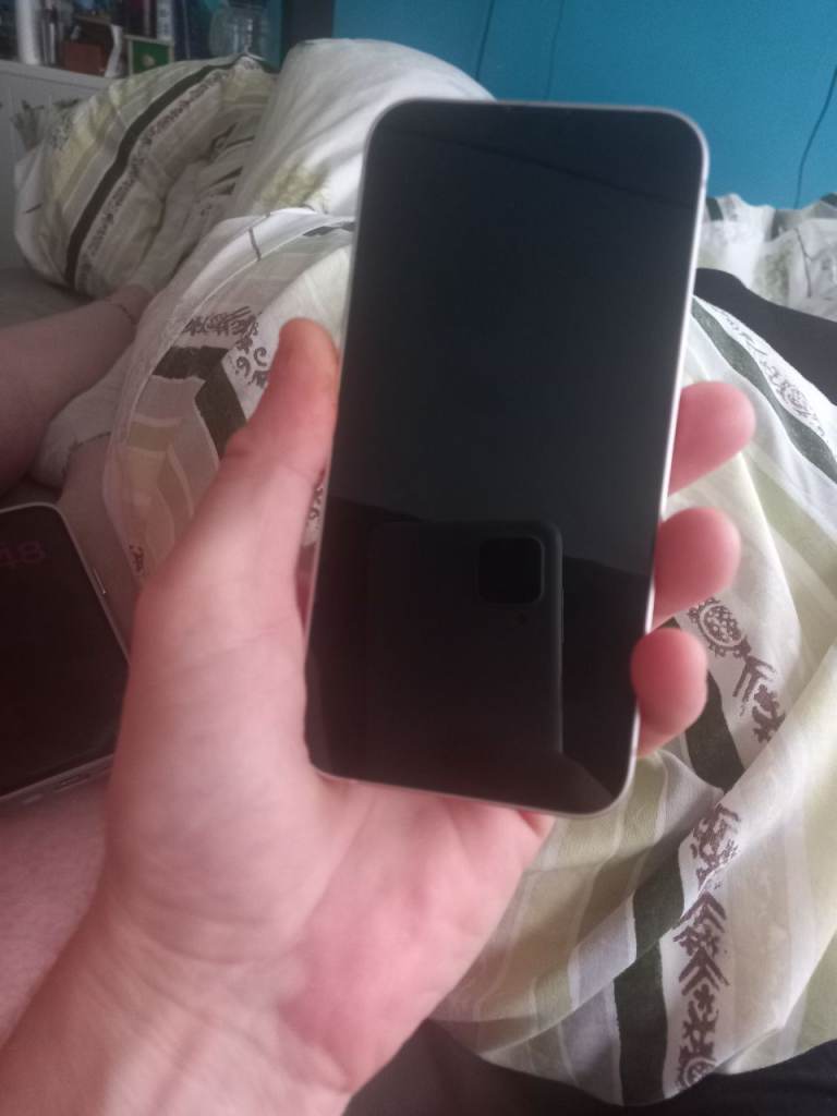 Apple iPhone – White, Good Condition