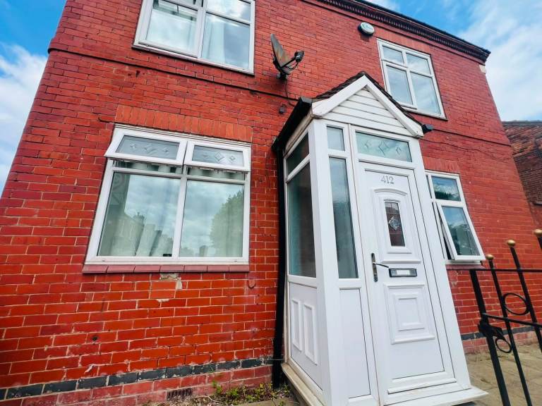 Spacious Modern 2-Bed Home in M6