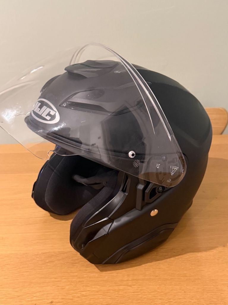 HJC F31 - Matt Black helmet