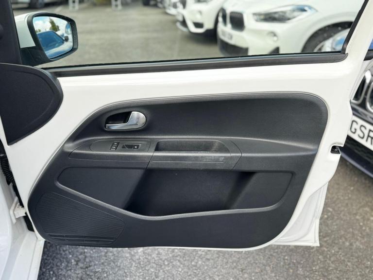 2014 Volkswagen up! 1.0 Move up! Hatchback 5dr Petrol ASG Euro 5 (60 ps) HATCHBACK Petrol Automatic