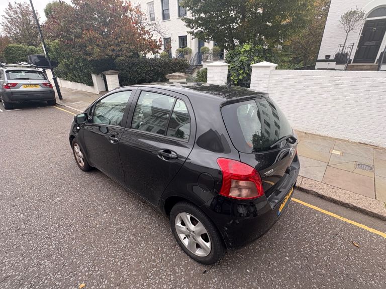 toyota YARIS,2006 1.3 automatic 5 doors,drives great, great condition , 90k miles,1 year mot,2 keys 