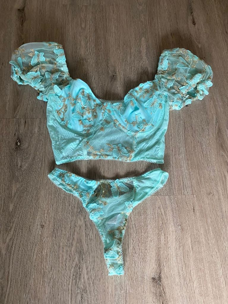 Womens & men’s clothing 