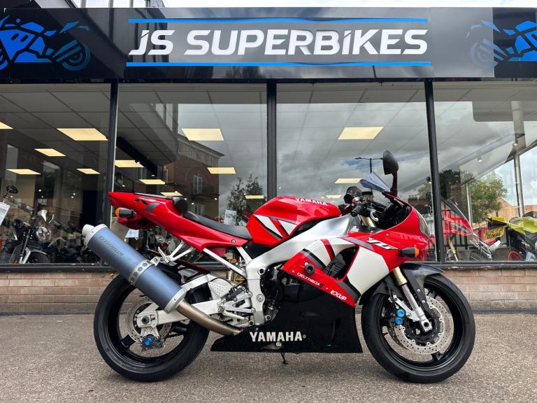 YAMAHA YZF R1 2002 - 19332 MILES. CLEAN EXAMPLE 