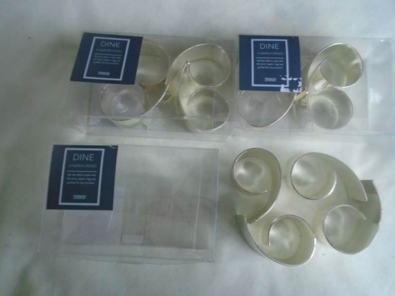 Dine napkin rings x 12 silver cross over for table decoration, wedding, occasions, Christmas