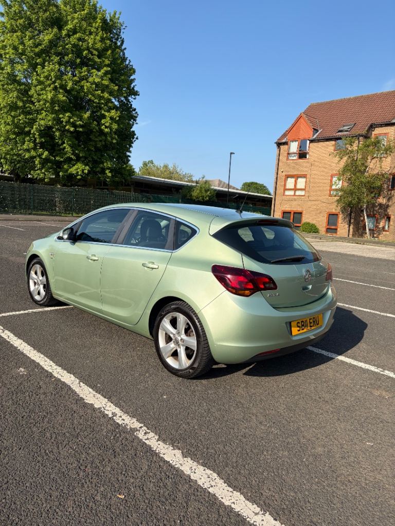 Vauxhall, ASTRA, SRI Hatchback, 2011, Manual, 1598 (cc), 5 doors