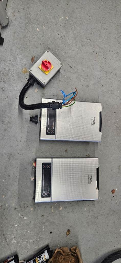 Electeic watwr heater