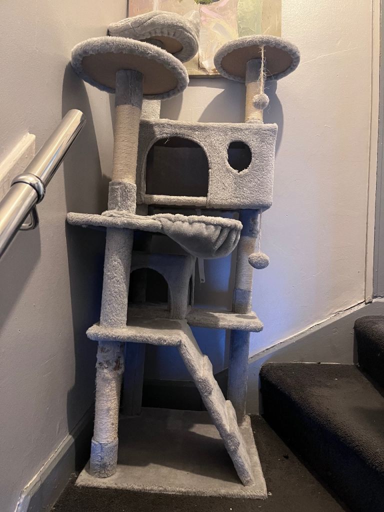 Large Cat tree 