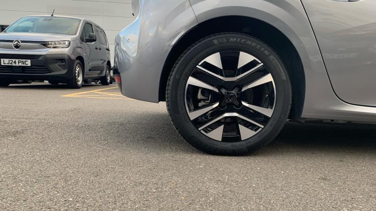 2024 Peugeot 208 50kWh E-Style Hatchback 5dr Electric Auto (7.4kW Charger) (136 ps) Hatchback Ele...