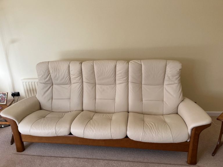 Windsor stressless reclining sofa