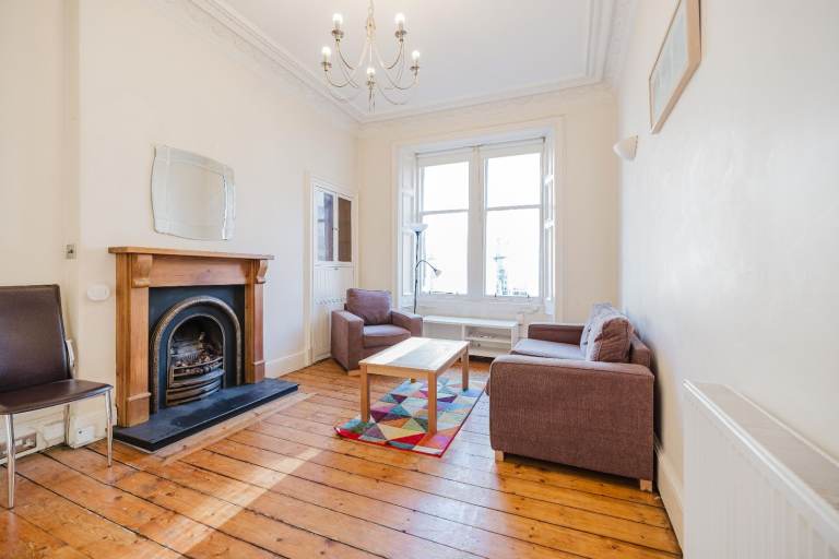 Superb, 2 bedroom, 1st floor, furnished flat in Leith - available soon!