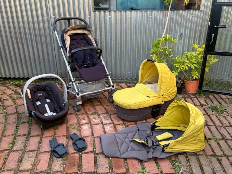 Mamas and papas urbo 2 pram with basinet, car seat, rain cover and spare cover