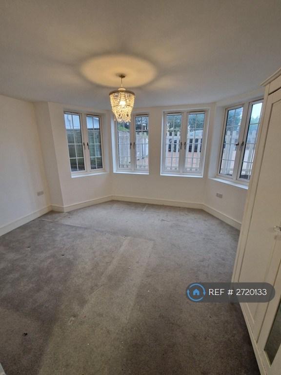 2 bedroom flat in Alnus Apartments, South Croydon, CR2 (2 bed) (#2720133)